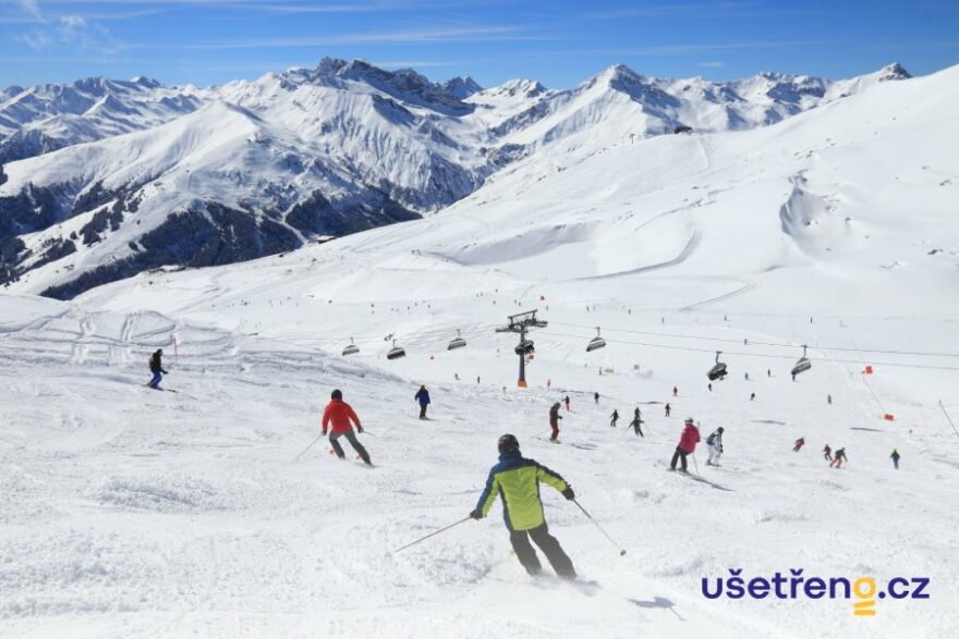 Lyžování v Alpách je skutečným požitkem pro milovníky zimních sportů.