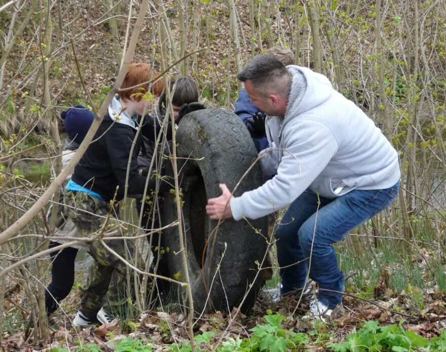 Ukliďme Česko má za cíl zanechat našim dětem do budoucna co nejčistší prostředí.