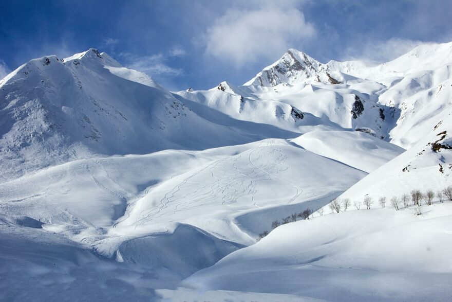 Skvělé podmínky pro skialp najdeme v Gruzii hned v několika lokalitách.