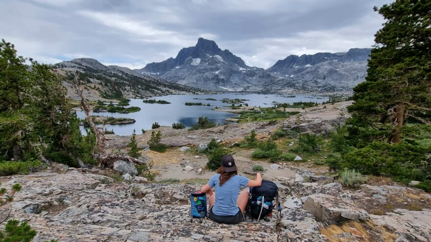 John Muir Trail vám každý den nabídne úchvatné výhledy na ledovcová jezera