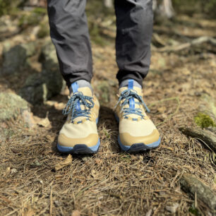 Boty ALTRA LONE PEAK 8 jsou v přední části široké, což umožňuje přirozenější rozmístění prstů a zvyšuje stabilitu na nerovném terénu