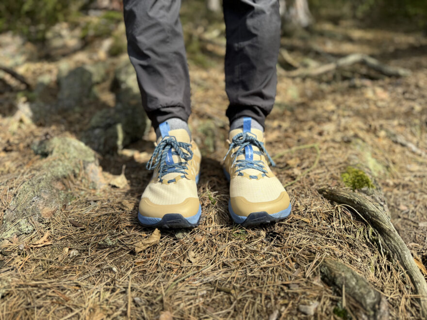 Boty ALTRA LONE PEAK 8 jsou v přední části široké, což umožňuje přirozenější rozmístění prstů a zvyšuje stabilitu na nerovném terénu