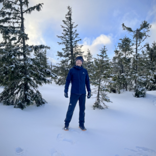 Boty VIVOBAREFOOT Tracker Forest ESC v jejich přirozeném prostředí.