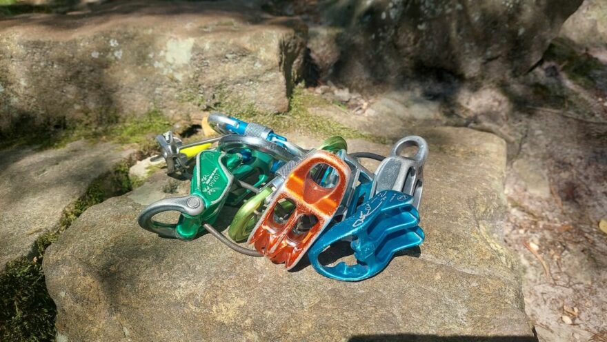 Kyblík je asi nejrozšířenější jistítko do skal i na stěnu. Relativně blbuvzdorné a jednoduché na ovládání, nicméně manipulace s ním přesto potřebuje patřičný výcvik