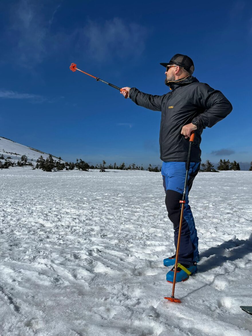 Větrovku je fajn vytáhnout i během přestávek - Direct Alpine ZERO