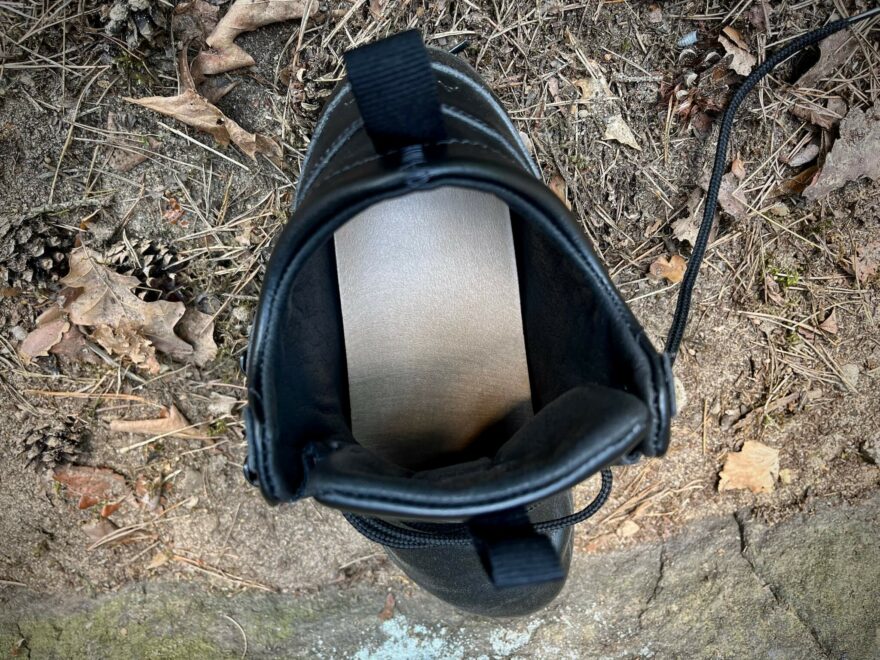 Detaily poutek pro obouvání bot Ahinsa shoes Hiker Comfort.