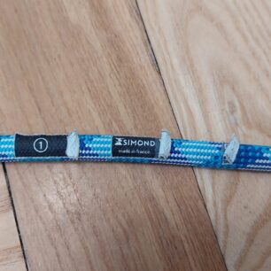 Po prvním testování na umělé stěně značení na koncích lana dopadlo takto - SIMOND Vertika