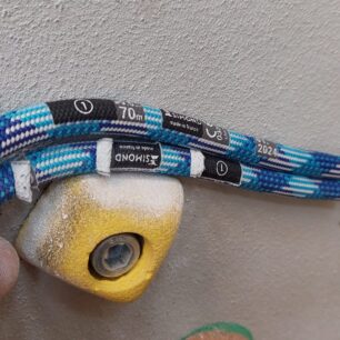 Porovnání označení lezeného a nelezeného konce lana SIMOND Vertika