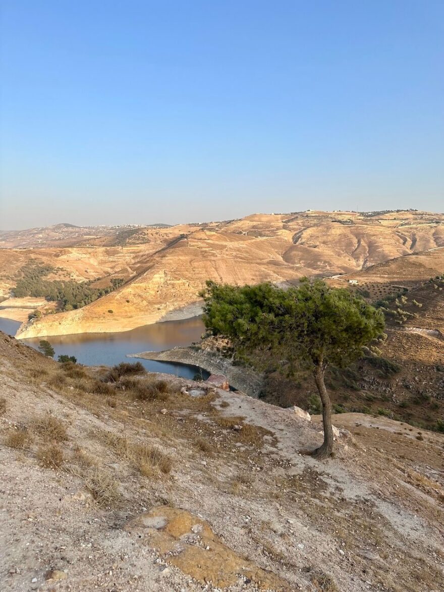 Jordan trail - 675 km dlouhý trail, který začíná na severu u syrských hranic, vede celým Jordánskem a končí až na jihu u Rudého moře