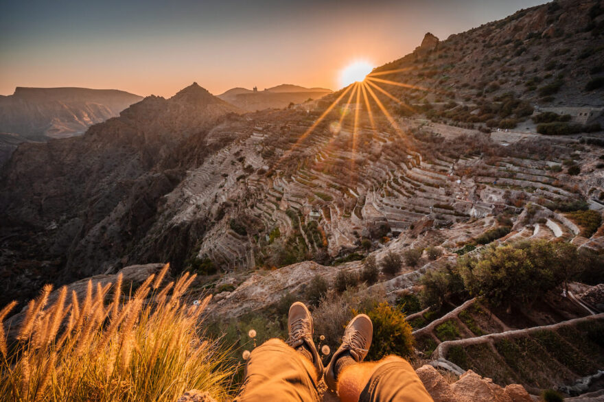 Exotický sultanát Omán ztělesňuje snové představy o divoké pouštní krajině a pohádkových oázách.