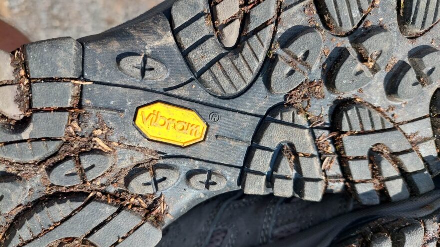 Na podešev a vzorek Vibram je spolehnutí - MERRELL MOAB 3 GTX