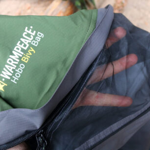 Mezi klady testovaného bivakovací pytle od Warmpeace patří v prvé řadě kvalitní moskytiéra