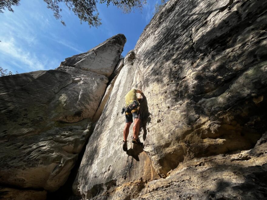 Lezení se sedákem SIMOND KLIMB na Hrubé skále