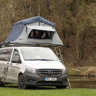 Čas s rodinou profi biker Tomáš Zejda rád tráví aktivně, v čemž mu pomáhají sofistikovaná řešení značky Thule.