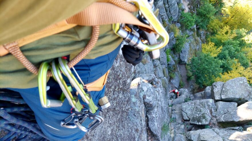 Testování sedáku SIMOND KLIMB na vltavské žule