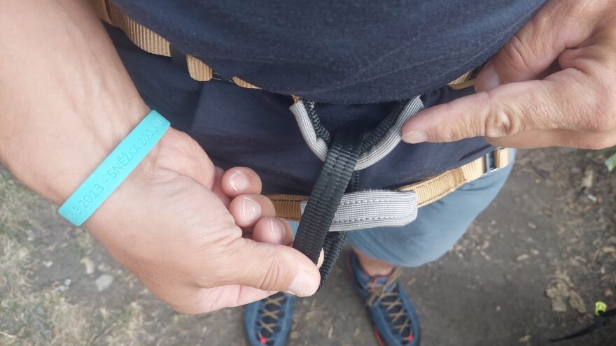 Zesílený navazovací bod v pase - SIMOND KLIMB