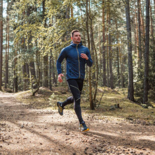 Pánská hybridní mikina s kapucí Klimatex MORIO je vyrobena z vysoce funkčních materiálů a je určená zejména běhání v zimním období.