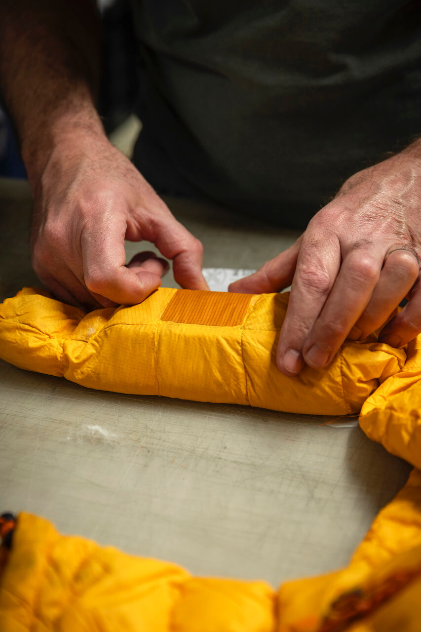 Univerzální, nepromokavé a odolné záplaty z Decathlonu umožní různorodé a rychlé opravy. Obsahují velmi silné lepidlo, které lze použít na velké množství materiálů.