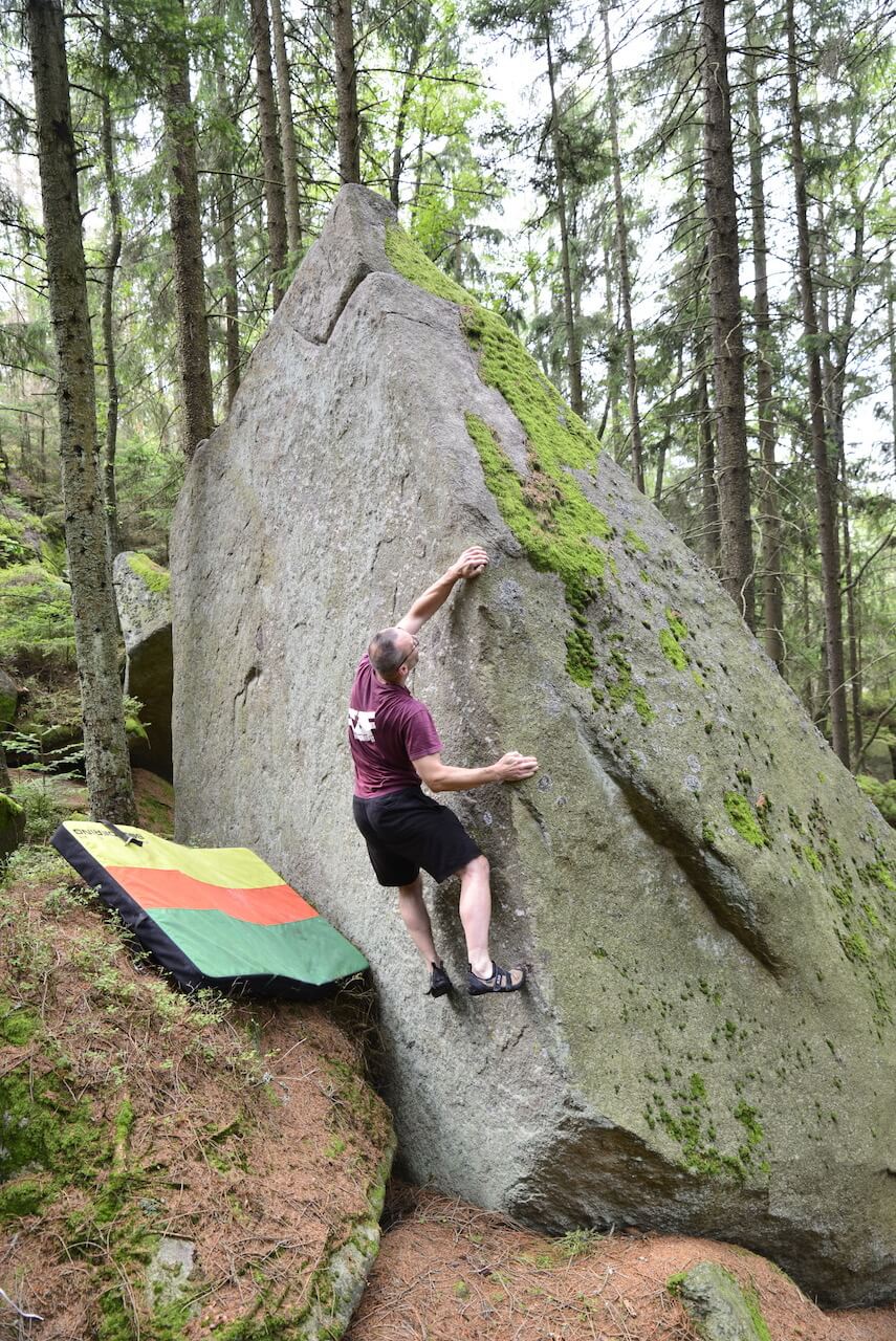 Oblast Loučovice je pokladem boulderingového lezení v jižních Čechách