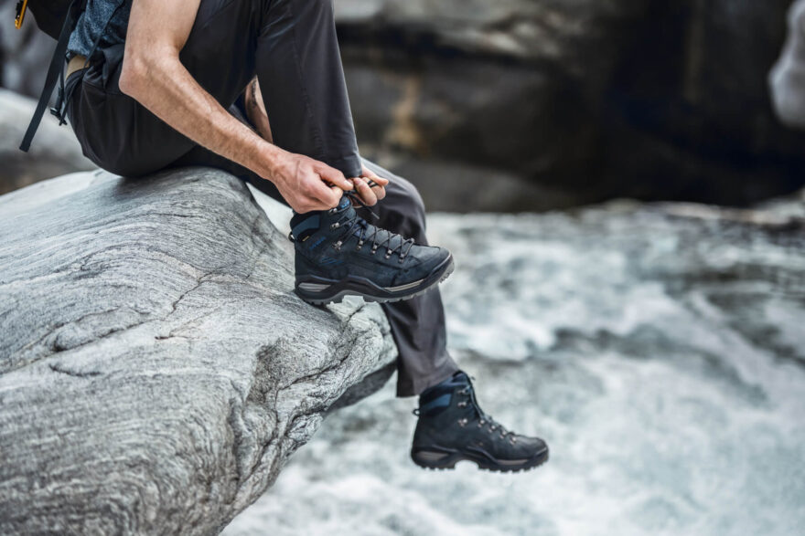 LOWA RENEGADE nabízí lehčí a flexibilnější alternativu k tradičním robustním horolezeckým pohorkám.