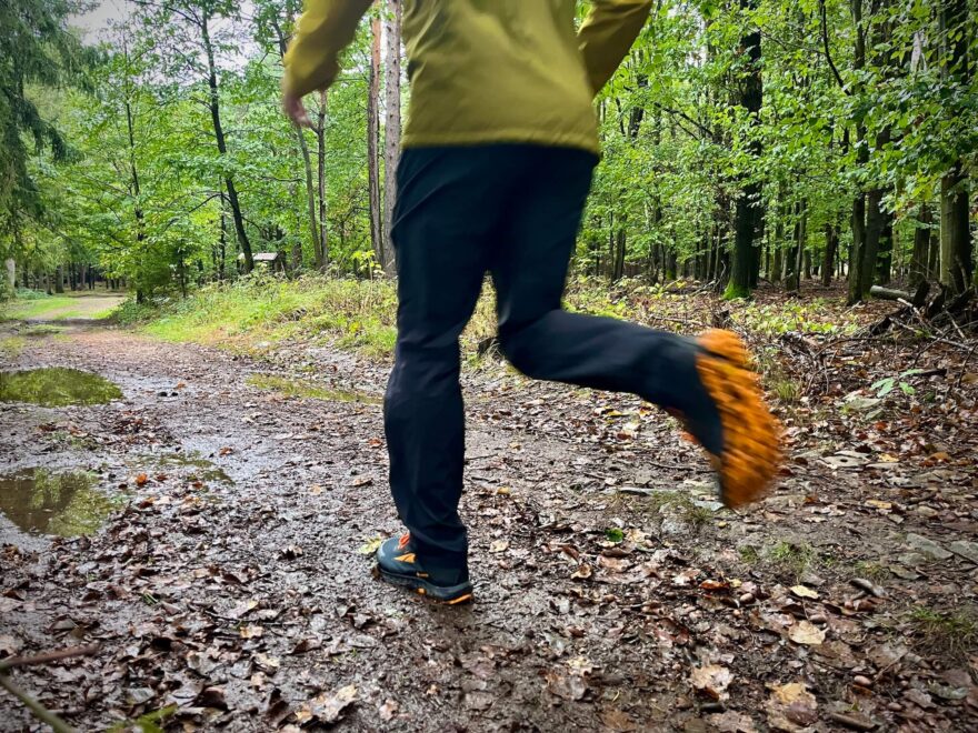 Jistý došlap v botách Altra Timp 5 GTX.