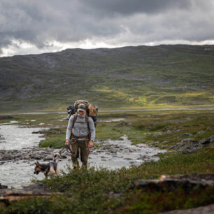 Sortiment obchodu nordic-outdoor.cz myslí i na čtyřnohé parťáky, proto v něm seženete také vybavení na cestování se psem.