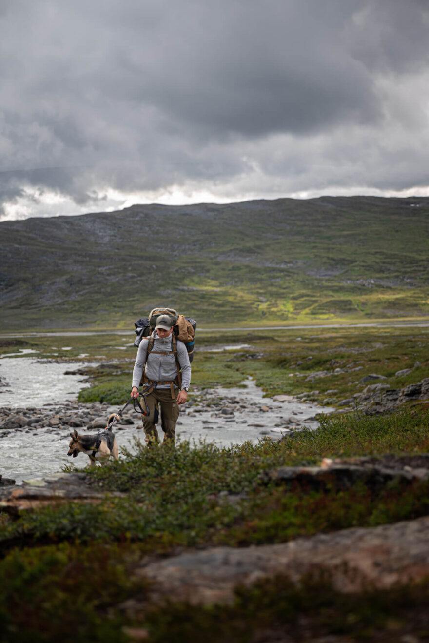 Sortiment obchodu nordic-outdoor.cz myslí i na čtyřnohé parťáky, proto v něm seženete také vybavení na cestování se psem.