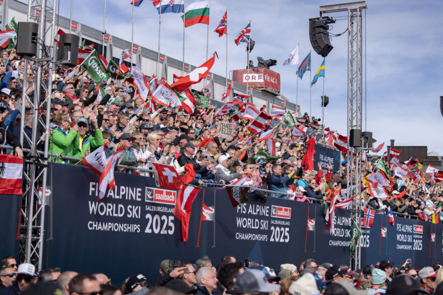 V roce 2025 zamíří světový šampionát FIS Alpine World Ski Championships 2025 opět do moderního rakouského střediska Skicircus Saalbach Hinterglemm Leogang Fieberbrunn. Foto Andreas Putz