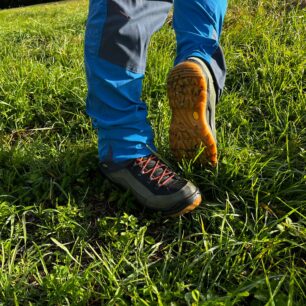 Detail vzorku pohorek LOWA RENEGADE GTX MID