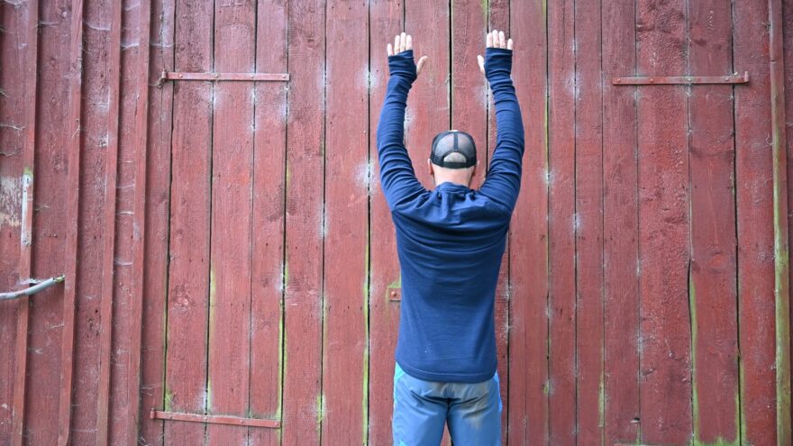 Stále dostatečně dlouhé triko bez holých zad - BRYNJE ARCTIC DOUBLE SHIRT