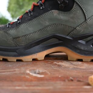 Příjemná kolébka podrážky LOWA RENEGADE GTX MID poskytuje pohodlnou chůzi