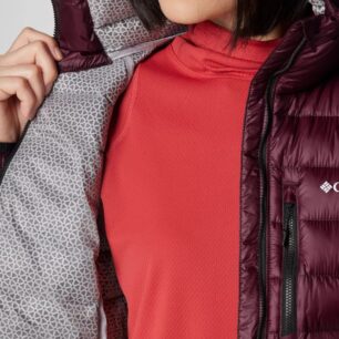 COLUMBIA ARCTIC CREST DOWN HOODED JACKET: Technologie Omni-Heat™ Arctic pro lepší tepelnou izolaci