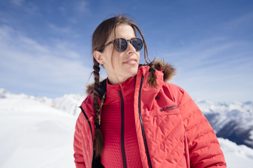 Oblečení Columbia nabízí také řadu dalších užitečných prvků v podobě nastavitelných kapucí, manžet, odvětrávání, množství různých i skrytých kapes, nepromokavých zipů.