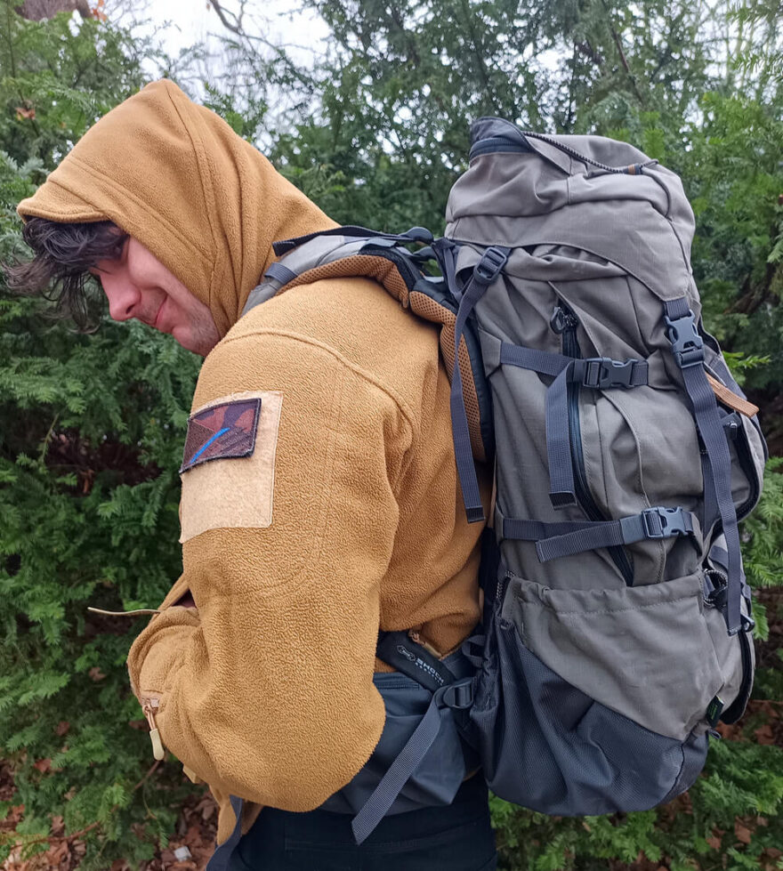 Batoh MT 900 se díky výškově nastavitelnému nosnému systému dobře nosí jak menším, tak větším postavám