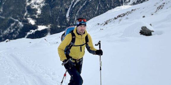 RECENZE: HANNAH VERTICAL – PÁNSKÁ HYBRIDNÍ SKITOURINGOVÁ BUNDA