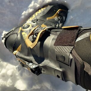 Zatažená bota a zafixovaný komín pomocí systému HOJI LOCK - DYNAFIT RIDGE PRO