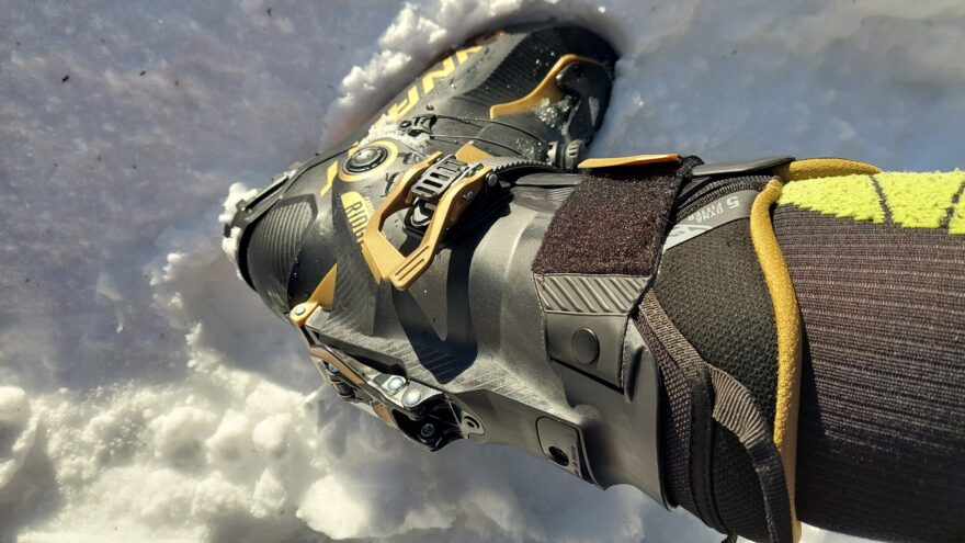 Zatažená bota a zafixovaný komín pomocí systému HOJI LOCK - DYNAFIT RIDGE PRO