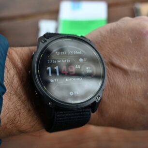 Průměr 51 mm je docela dost, ale mně osobně to nevadí - GARMIN Enduro 3