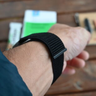 Tento nylonový pásek na hodinkách GARMIN Enduro 3 mi vyhovoval