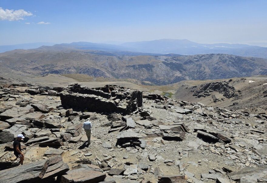 Kaplička u vrcholové skalky na Mulhacénu