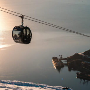 Na běžky se dá za dobrých sněhových podmínek vyrazit v Bergenu díky lanovce na vrchol Fløyen s fantastickým výhledem na město i na moře. Foto Josu Media