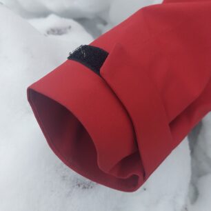 Rukávy se stahují jednoduchou manžetou se suchým zipem - PROGRESS ALPEN JKT