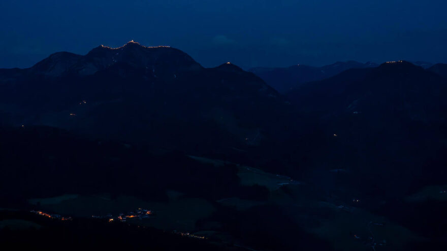 Svatojakubské ohně se zapalují na všech hřebenech v období letního slunovratu