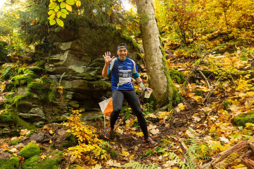 S mapou a buzolou v přírodě. Ztratíš se taky? Foto: Petr Kadeřávek
