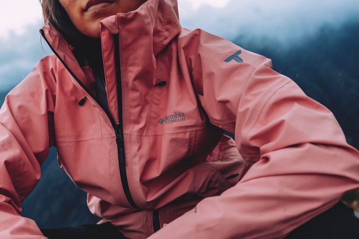 Nepromokavá dámská bunda Columbia Northwest Explorer byla navržena pro náročné outdoorové aktivity v obtížných podmínkách i vydatném dešti.