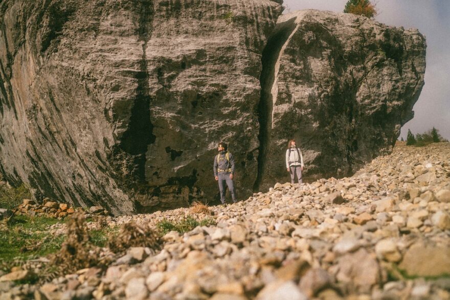 Kvalitní kalhoty kombinují odolný a zároveň lehký materiál.