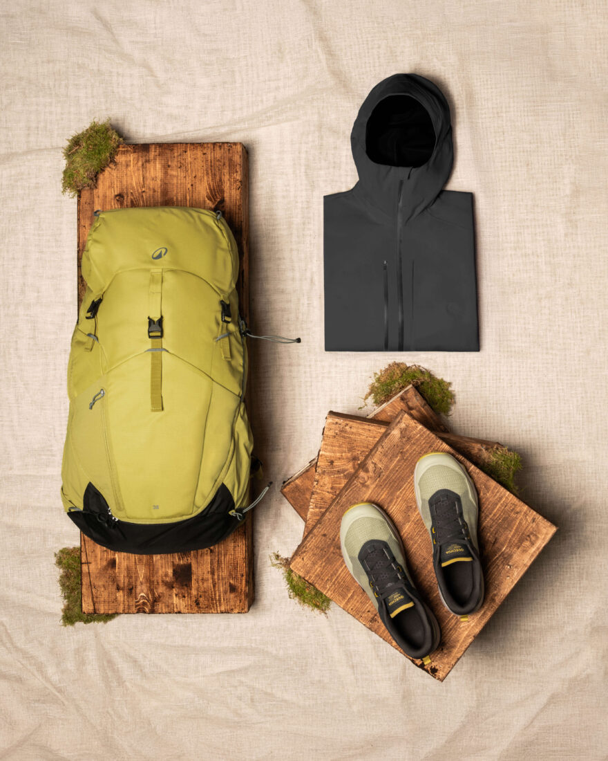 Bunda, batoh a boty...základní vybavení do hor.