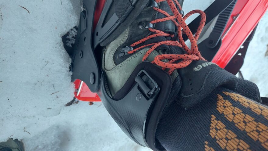 Opora nohy je vysoko nad kotník a dostatečně tuhá - COMBO SKI