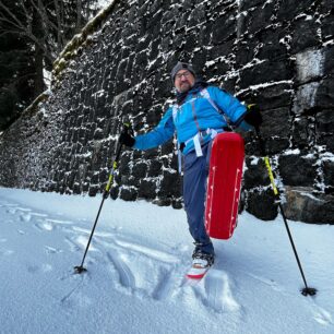 Plast má dobrý skluz, odolnost a je opatřen i hranami - COMBO SKI