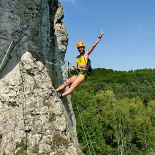 Jura je lezecká oblast, tak jsem lezeckému dobrodružstvi neodolala.